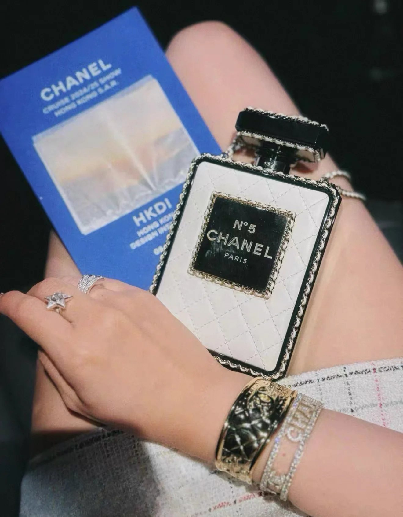 Chanel 22S limited edition White Quilted Leather Perfume Bottle Minaudiere Gold Hardware - Image 4