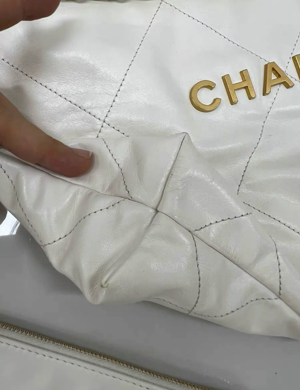 Chanel White Quilted Calfskin Small 22 Bag Gold Hardware, 2022 - Image 3