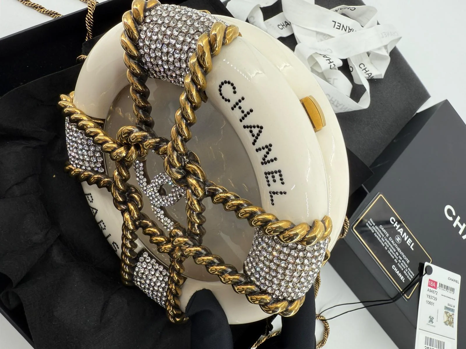 Chanel White Strass and Resin Nautical Wheel Minaudière Bronze Hardware, 2018 Métiers D'art - Image 11