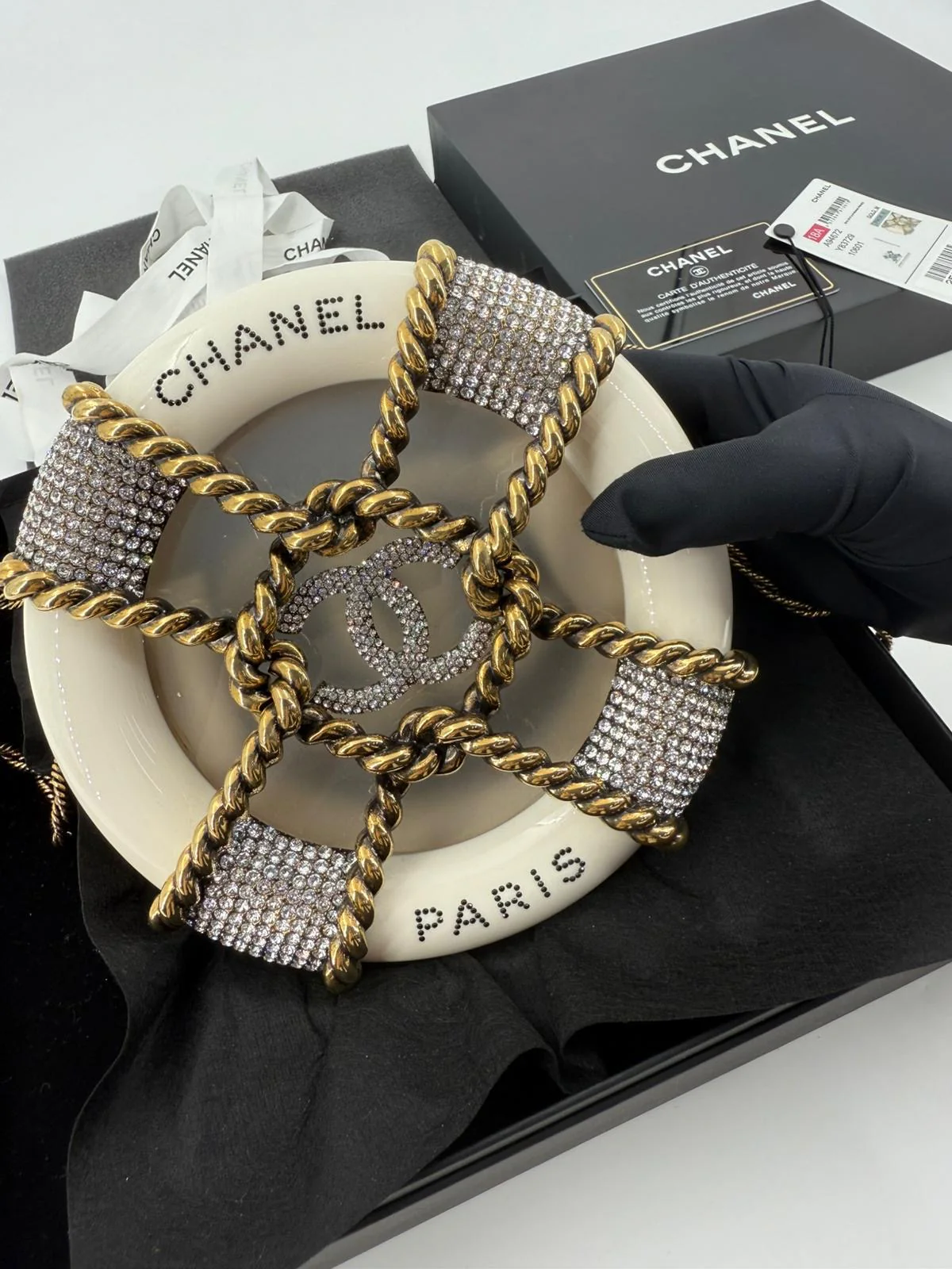 Chanel White Strass and Resin Nautical Wheel Minaudière Bronze Hardware, 2018 Métiers D'art - Image 13