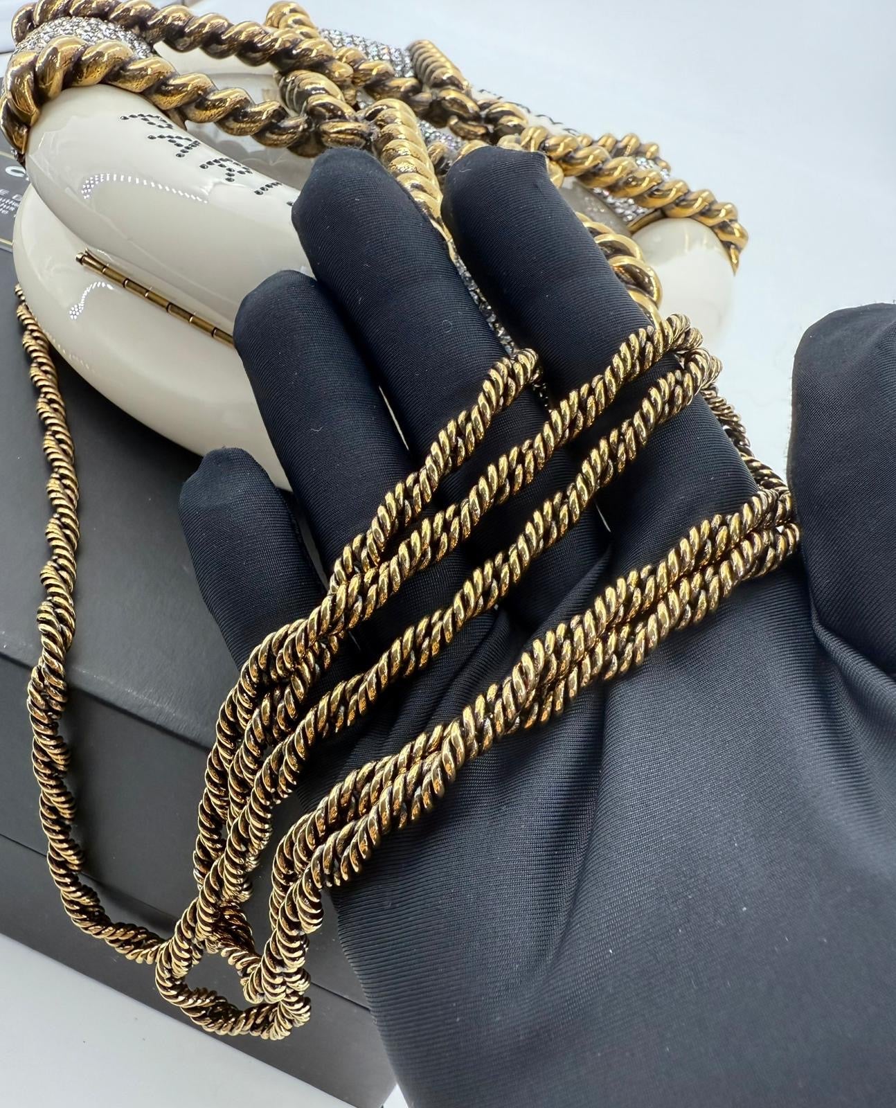 Chanel White Strass and Resin Nautical Wheel Minaudière Bronze Hardware, 2018 Métiers D'art - Image 14