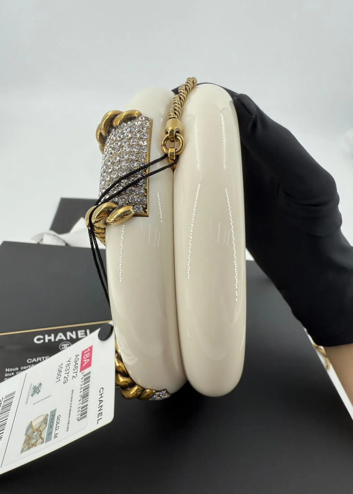 Chanel White Strass and Resin Nautical Wheel Minaudière Bronze Hardware, 2018 Métiers D'art - Image 17