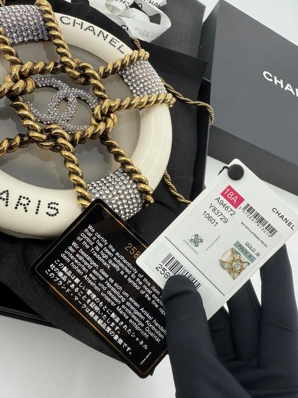 Chanel White Strass and Resin Nautical Wheel Minaudière Bronze Hardware, 2018 Métiers D'art - Image 18