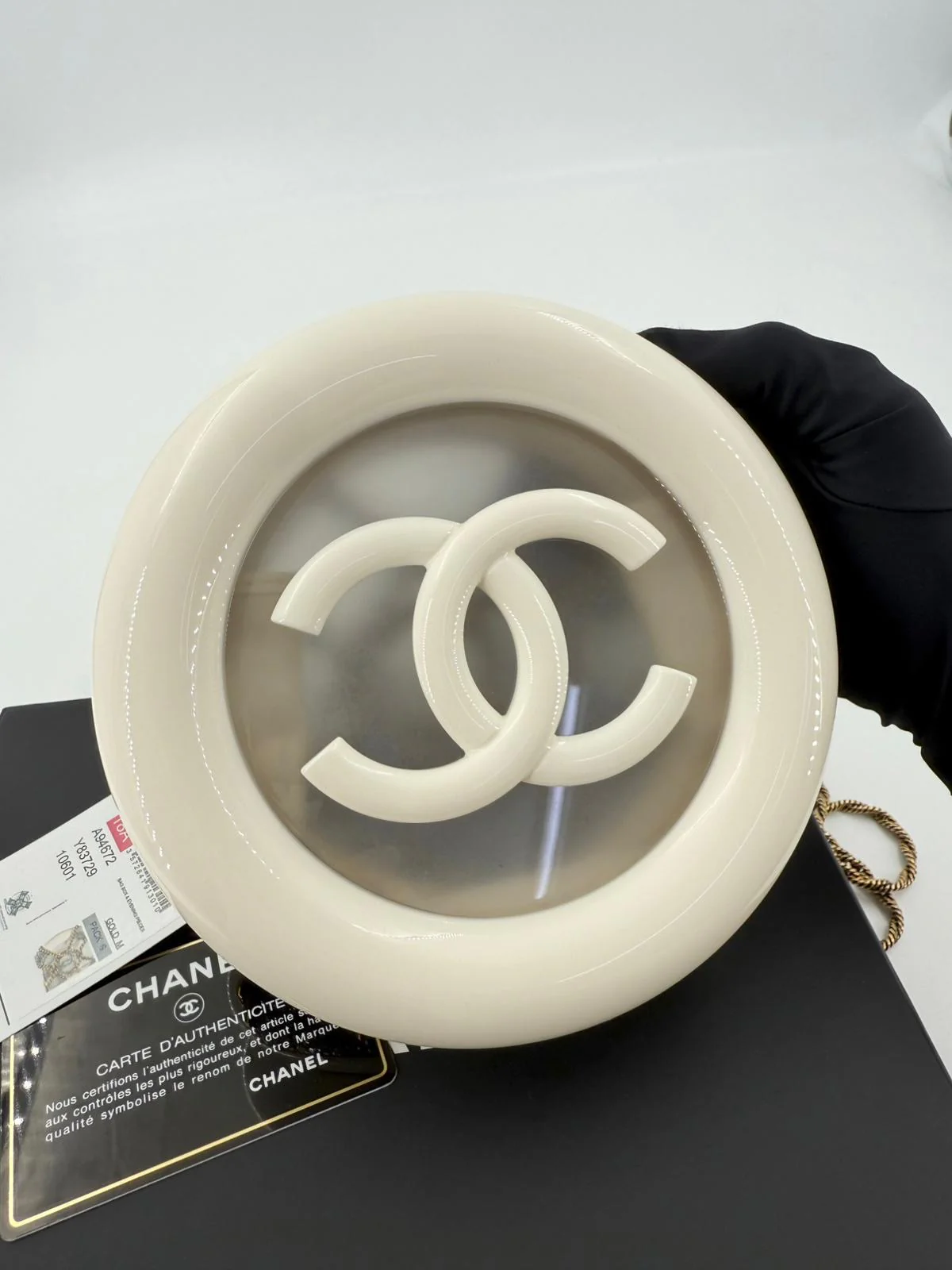 Chanel White Strass and Resin Nautical Wheel Minaudière Bronze Hardware, 2018 Métiers D'art - Image 19