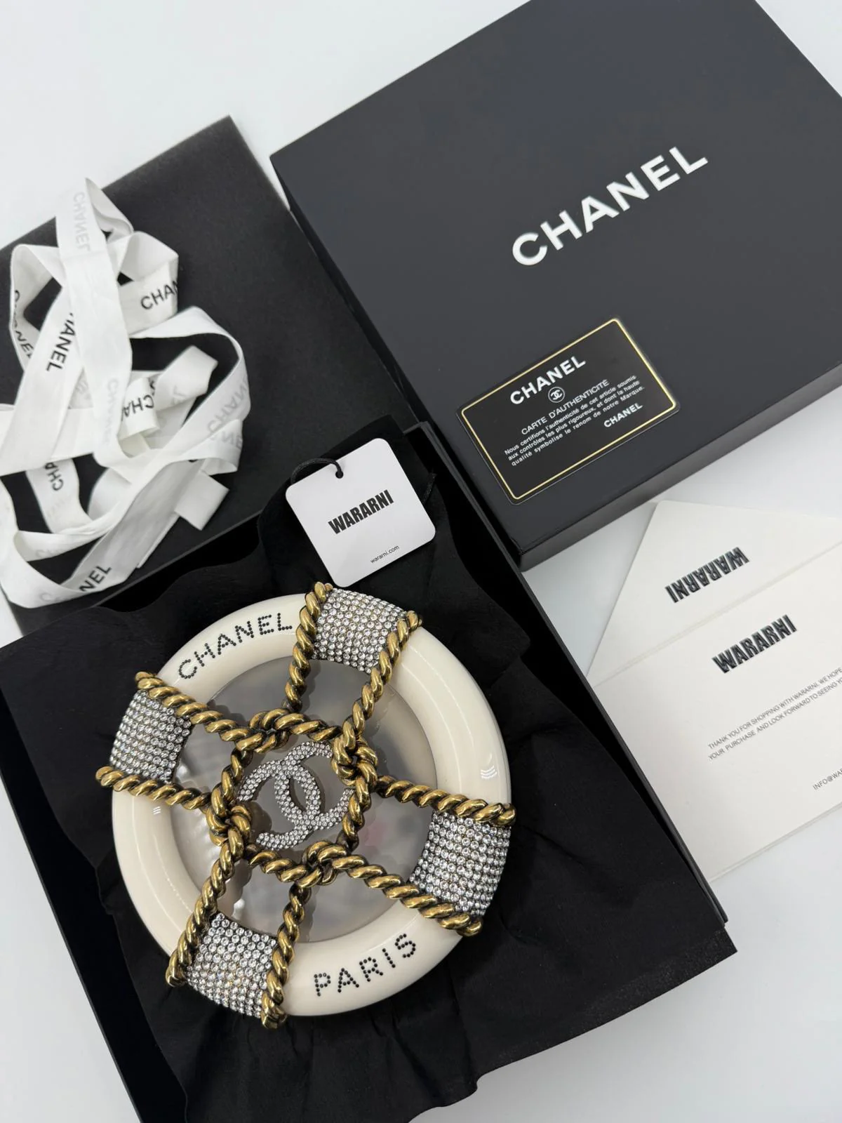 Chanel White Strass and Resin Nautical Wheel Minaudière Bronze Hardware, 2018 Métiers D'art - Image 2