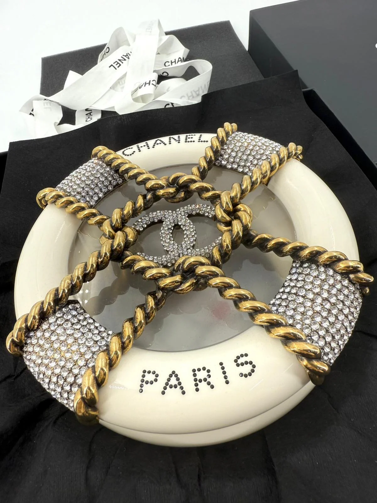 Chanel White Strass and Resin Nautical Wheel Minaudière Bronze Hardware, 2018 Métiers D'art - Image 4