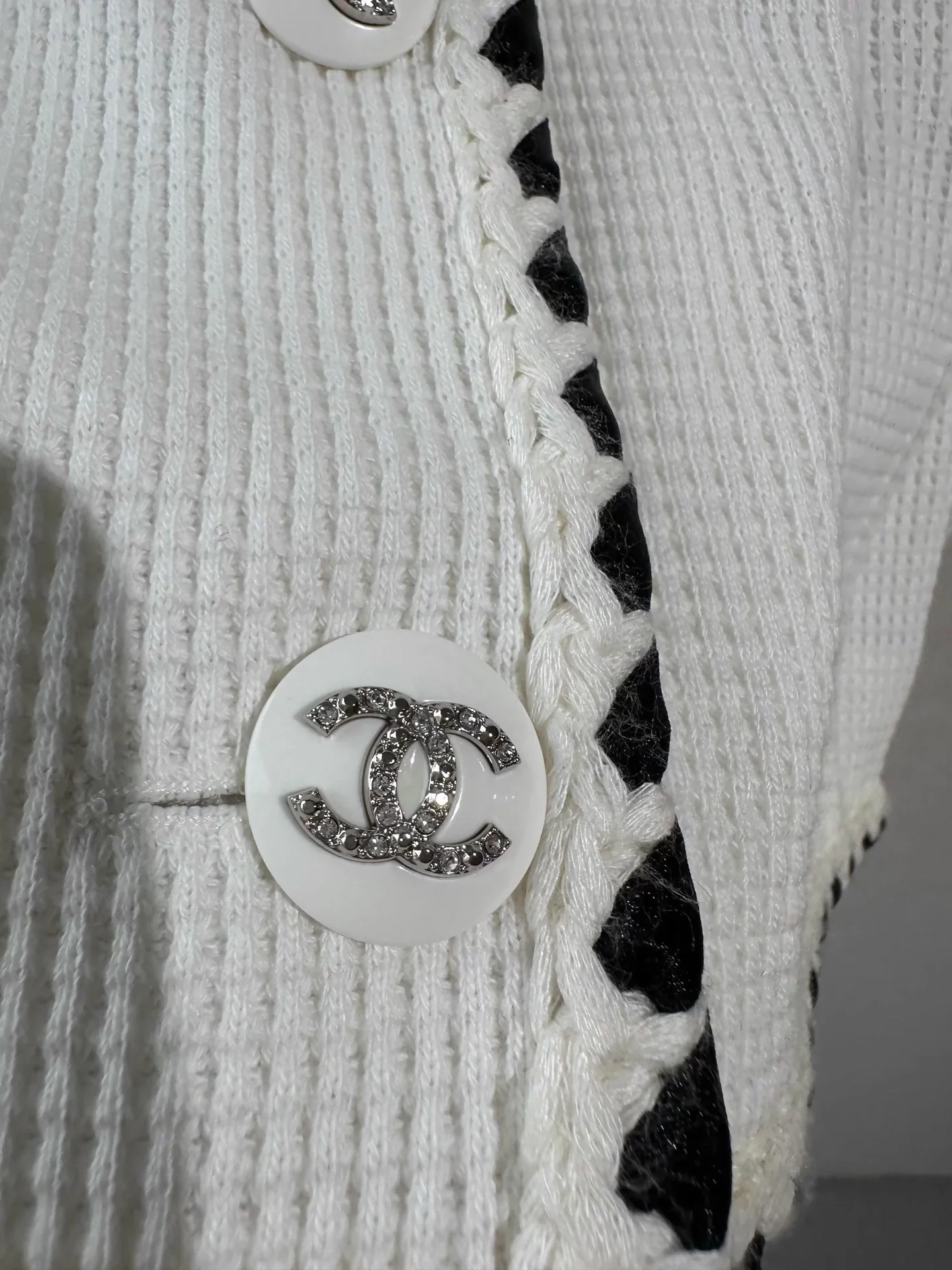 Chanel 21C white jacket - Image 2