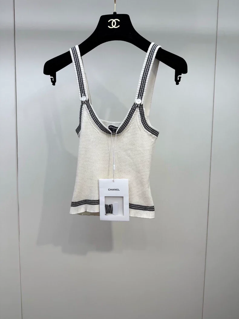 Chanel 22P ecru knitted cardigan