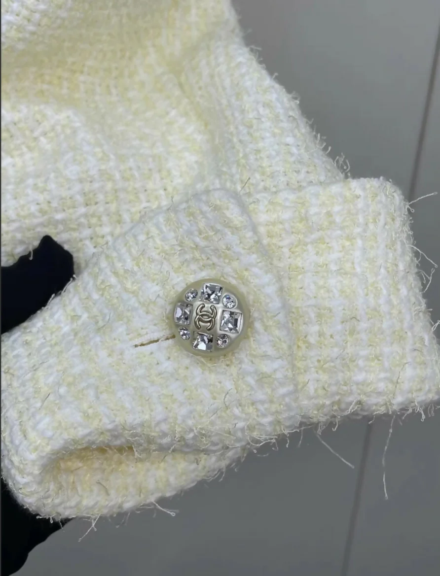 Chanel23S ecru tweed jacket - Image 3