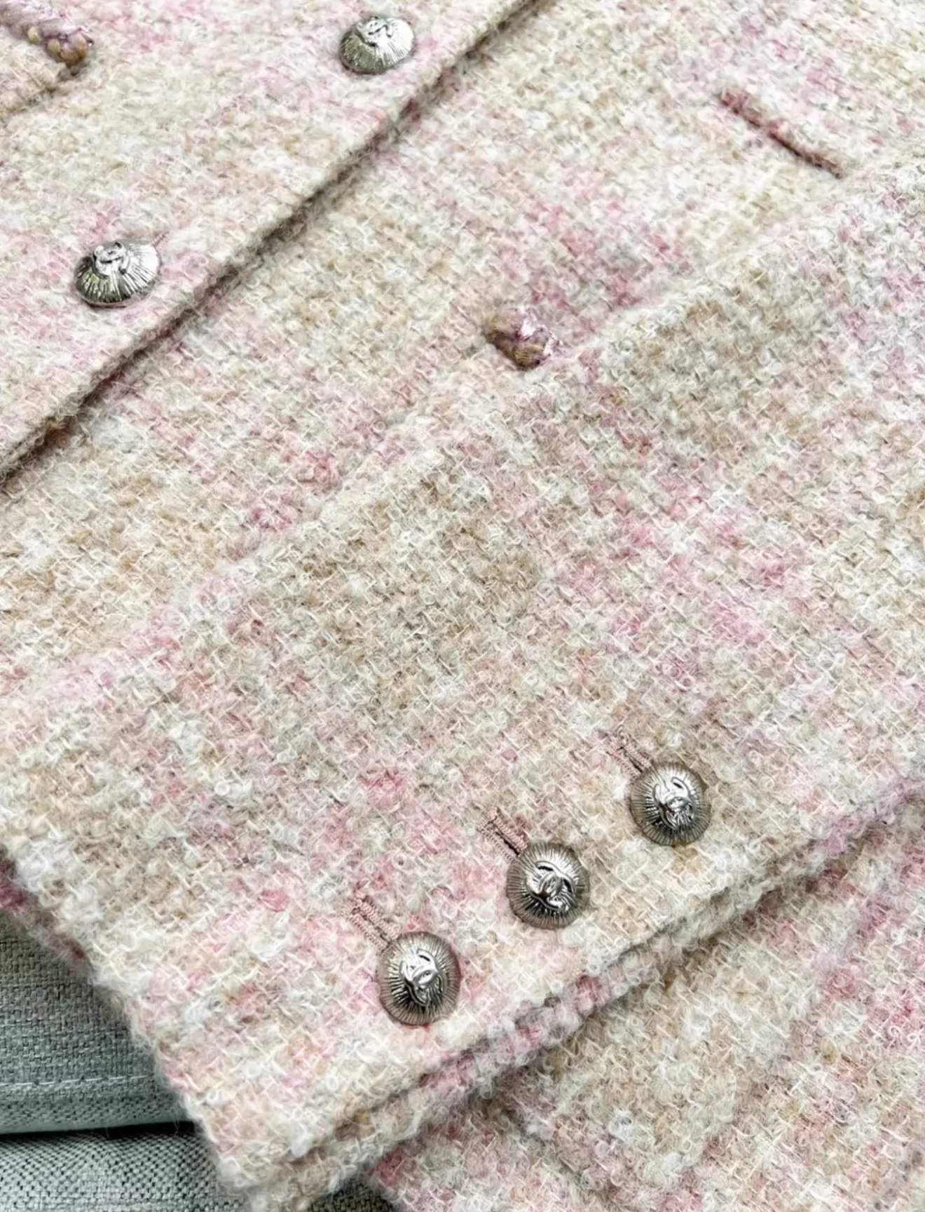 Chanel 24A pink & beige tweed jacket - Image 6