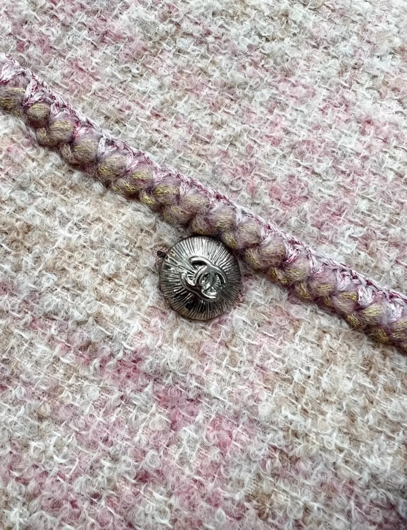 Chanel 24A pink & beige tweed jacket - Image 7