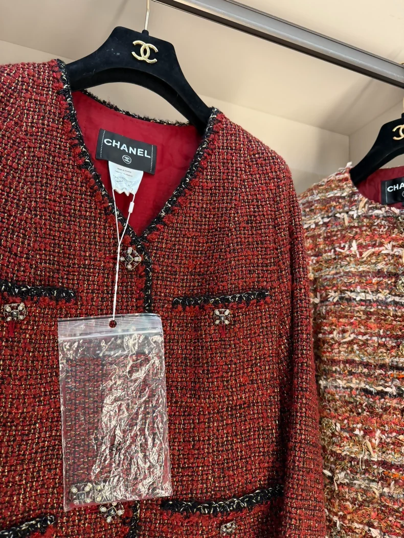 Chanel 11A dark red tweed jacket - Image 2