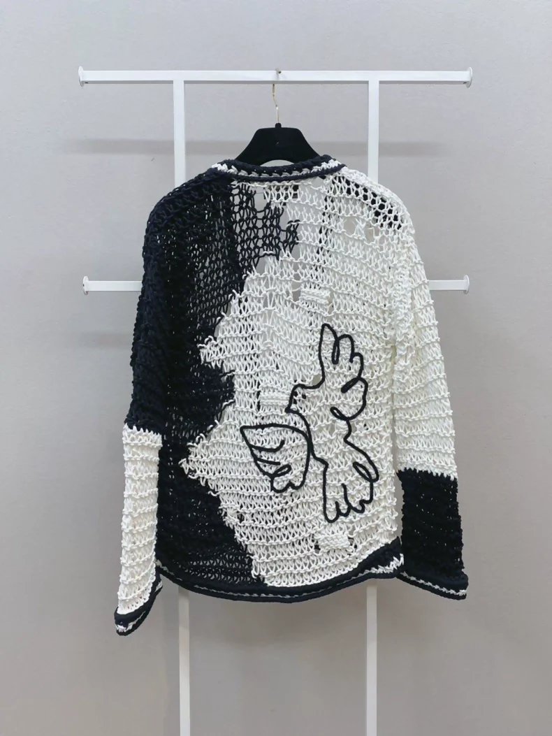 CHANEL 22C "Dove of Peace" white and black cardigan - Image 2