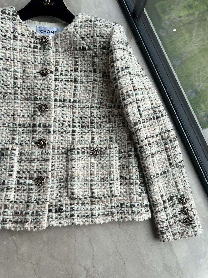 Chanel 2018ecru, blue tweed jacket - Image 3