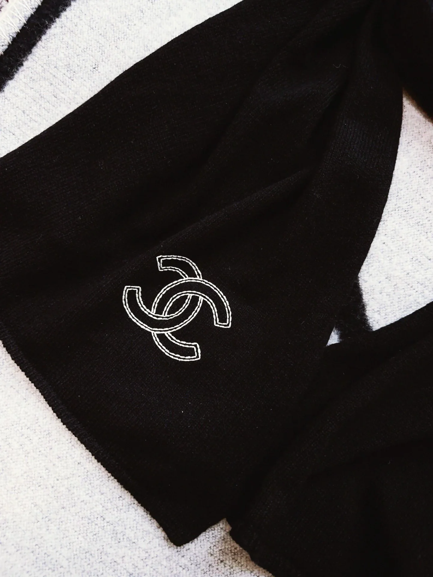 Chanel black cashmere scarf - Image 3