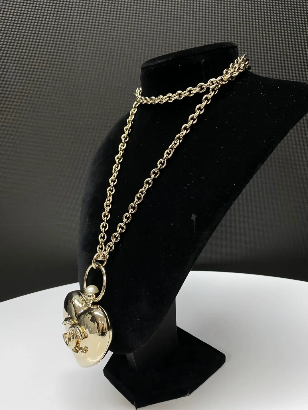 Chanel heart long chain necklace - Image 2