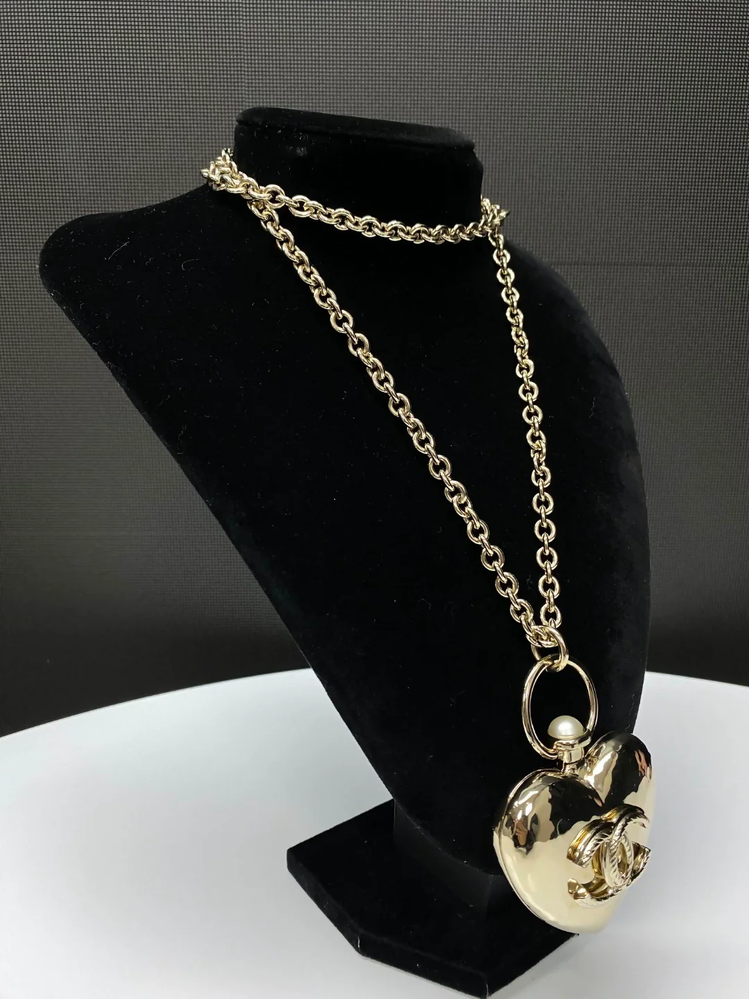 Chanel heart long chain necklace - Image 3
