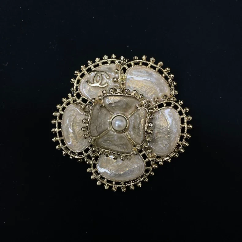 Classic 23K champagne gold camellia pearl brooch - Image 3