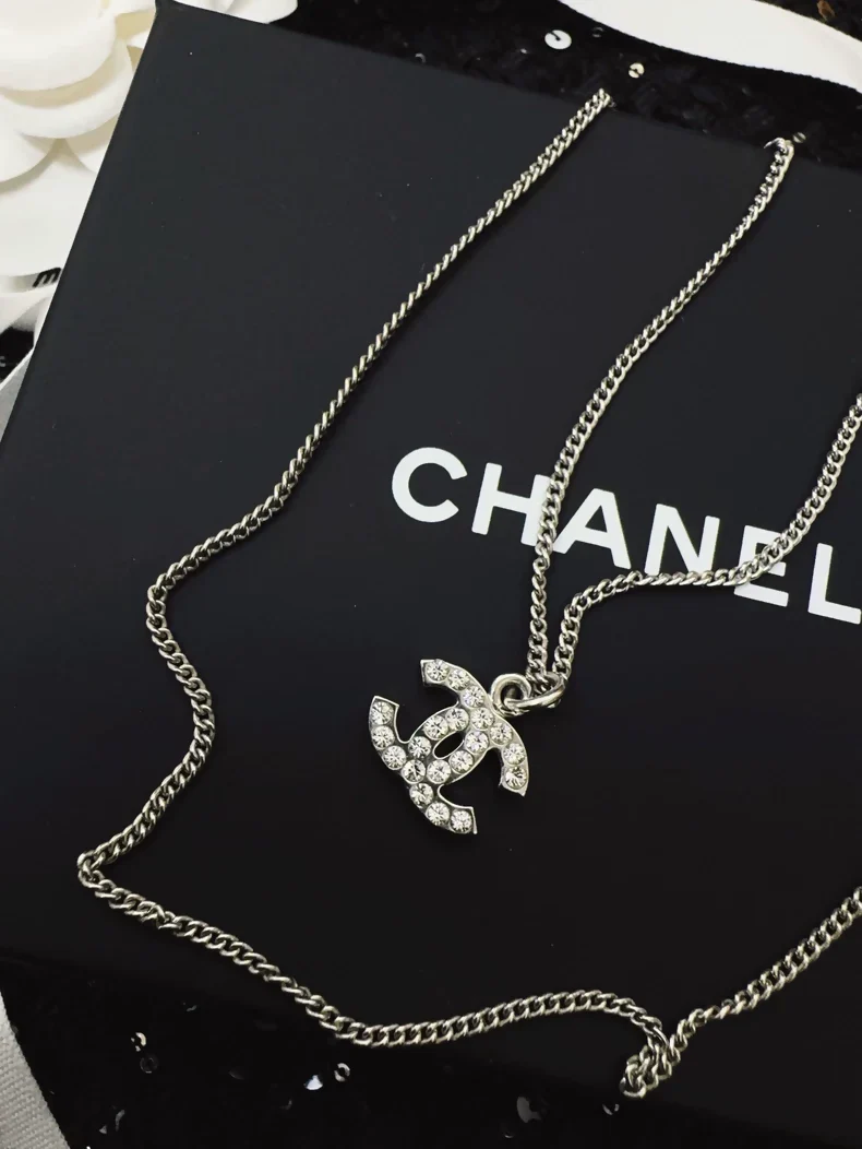 Classic Chanel 07V choker necklace in silver with double C - Image 3