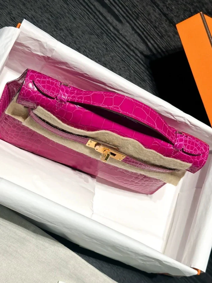 Hermes kelly pochette J5 Rose Scheherezade shiny crocodile leather gold hardware - Image 3
