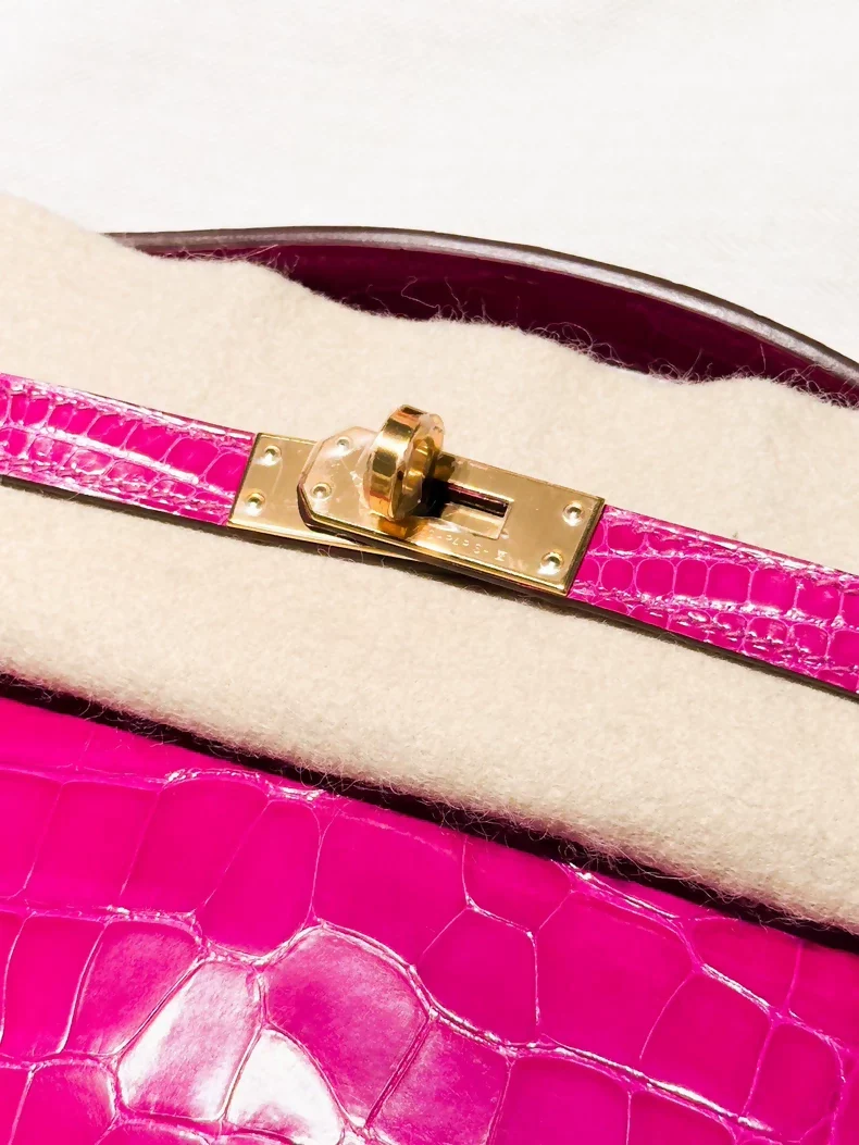 Hermes kelly pochette J5 Rose Scheherezade shiny crocodile leather gold hardware - Image 5