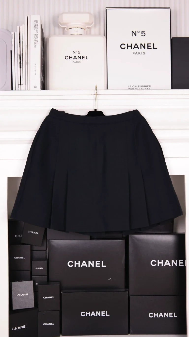 Dior Black Wool Pleated Skirt - Image 2