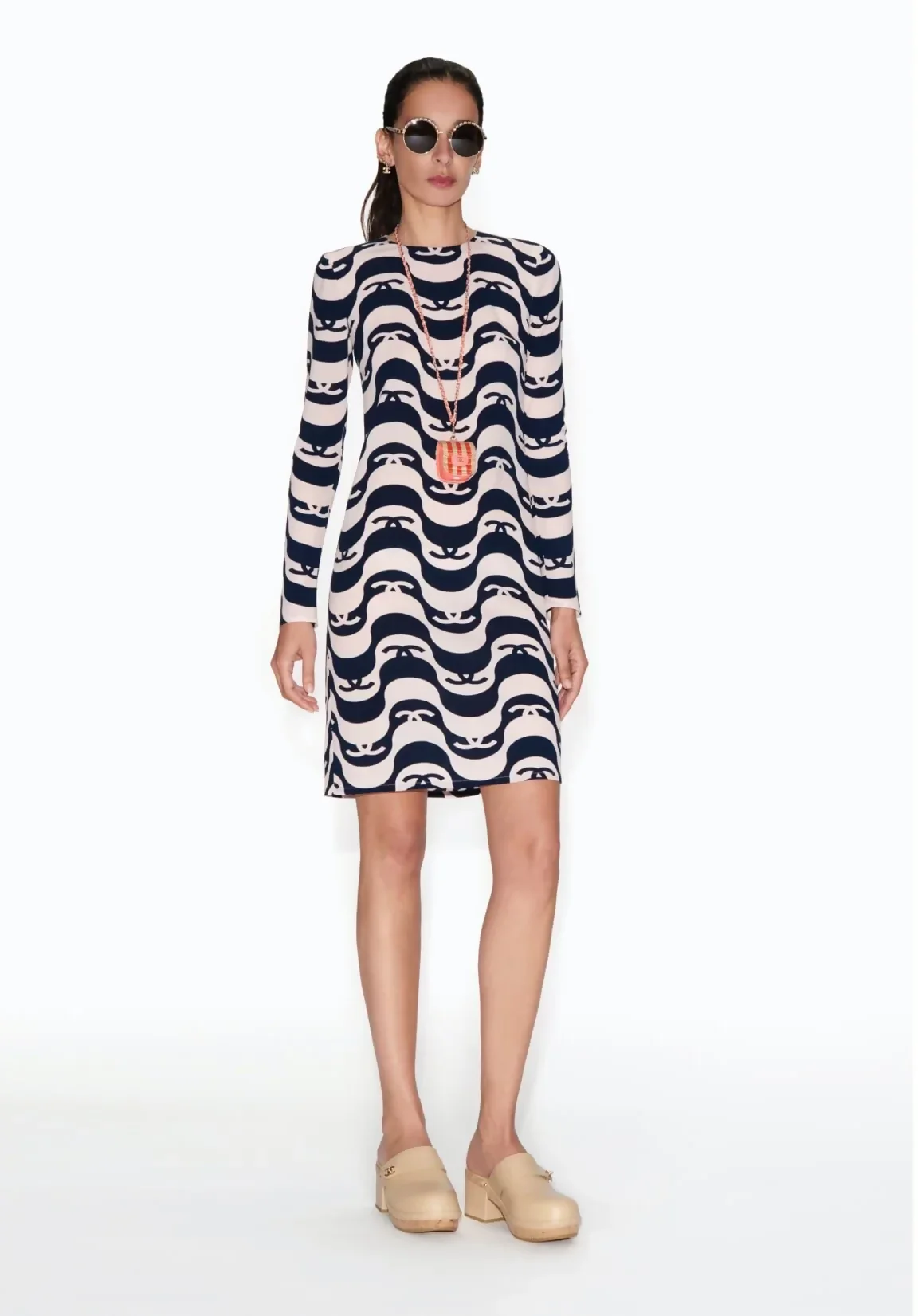 Epic Chanel 21P Ivory & Black CC Wave Silk Midi Dress FR 42 - Image 5