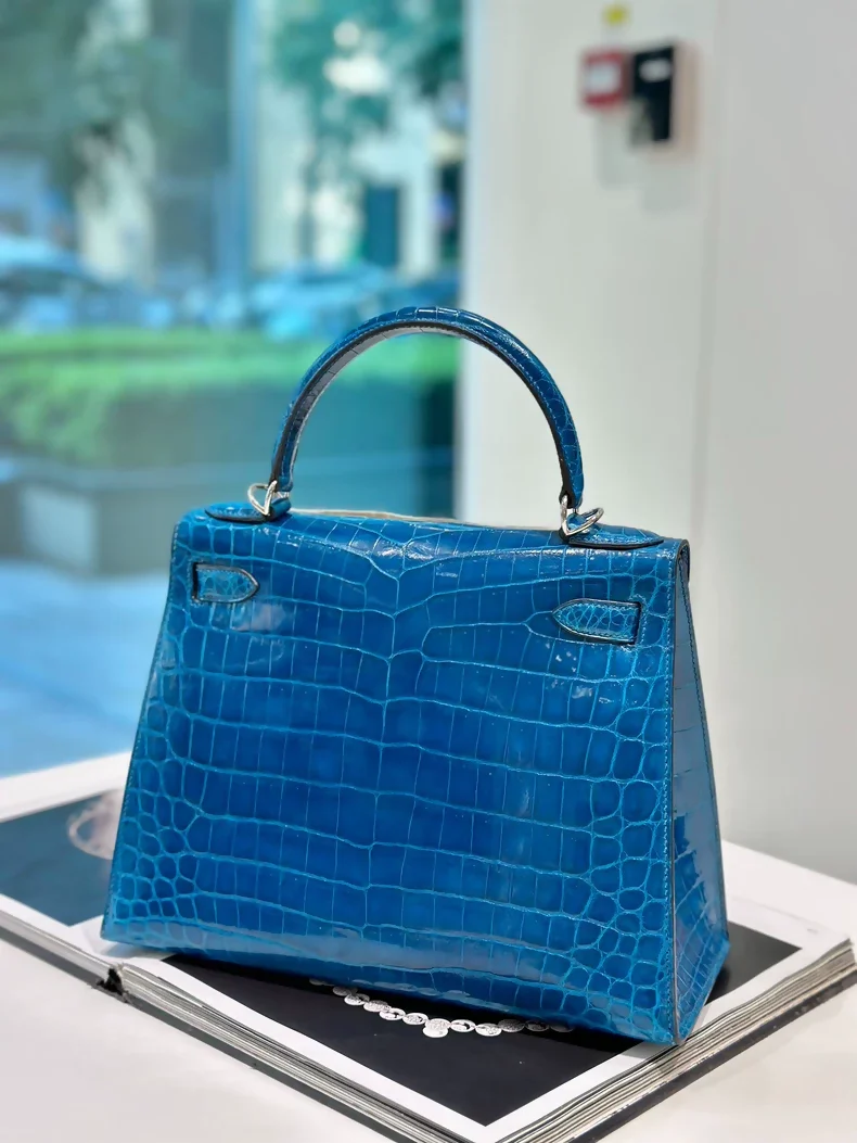 Hermès Kelly 28 Blue Shiny Crocodile Leather Palladium hardware - Image 3