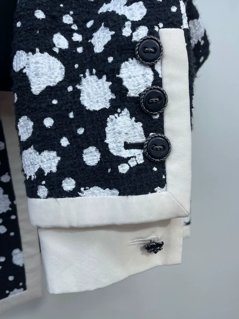 Chanel 2015 black and white polka dots jacket - Image 3
