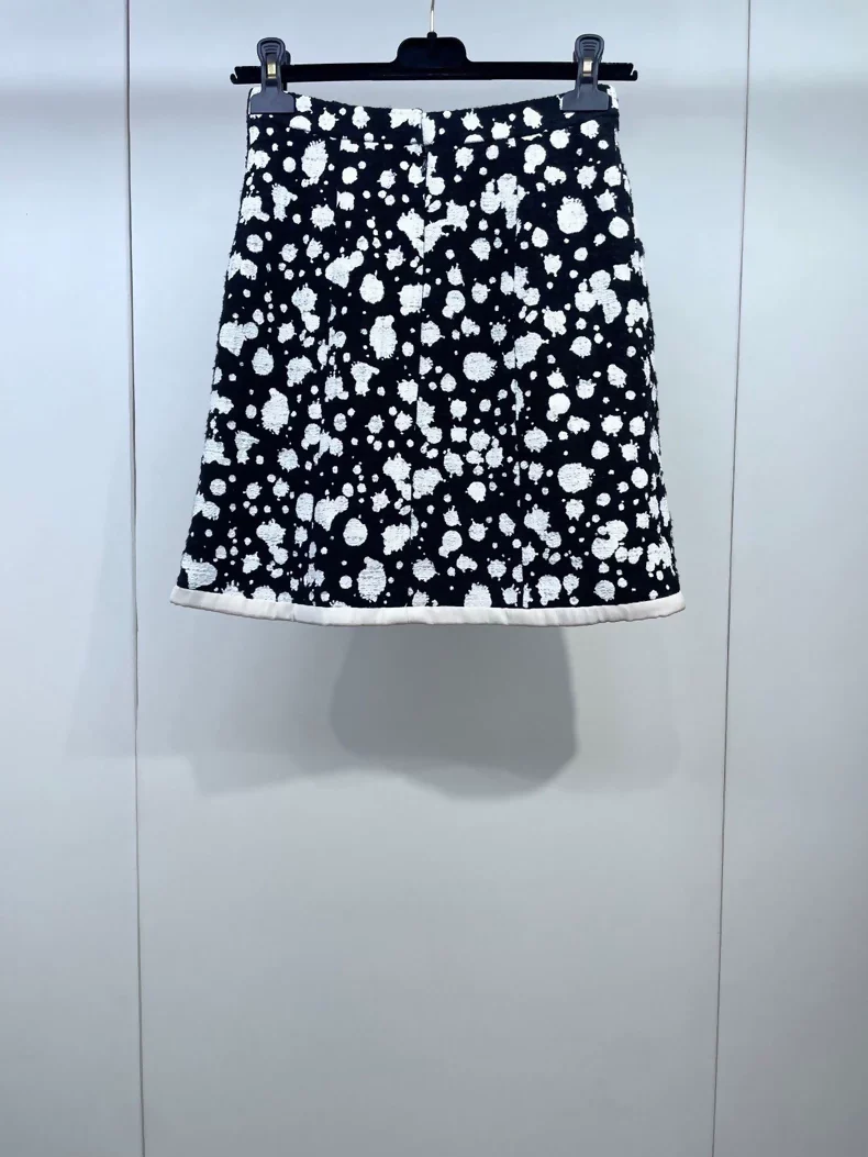 Chanel 2015 black and white polka dots skirt - Image 2