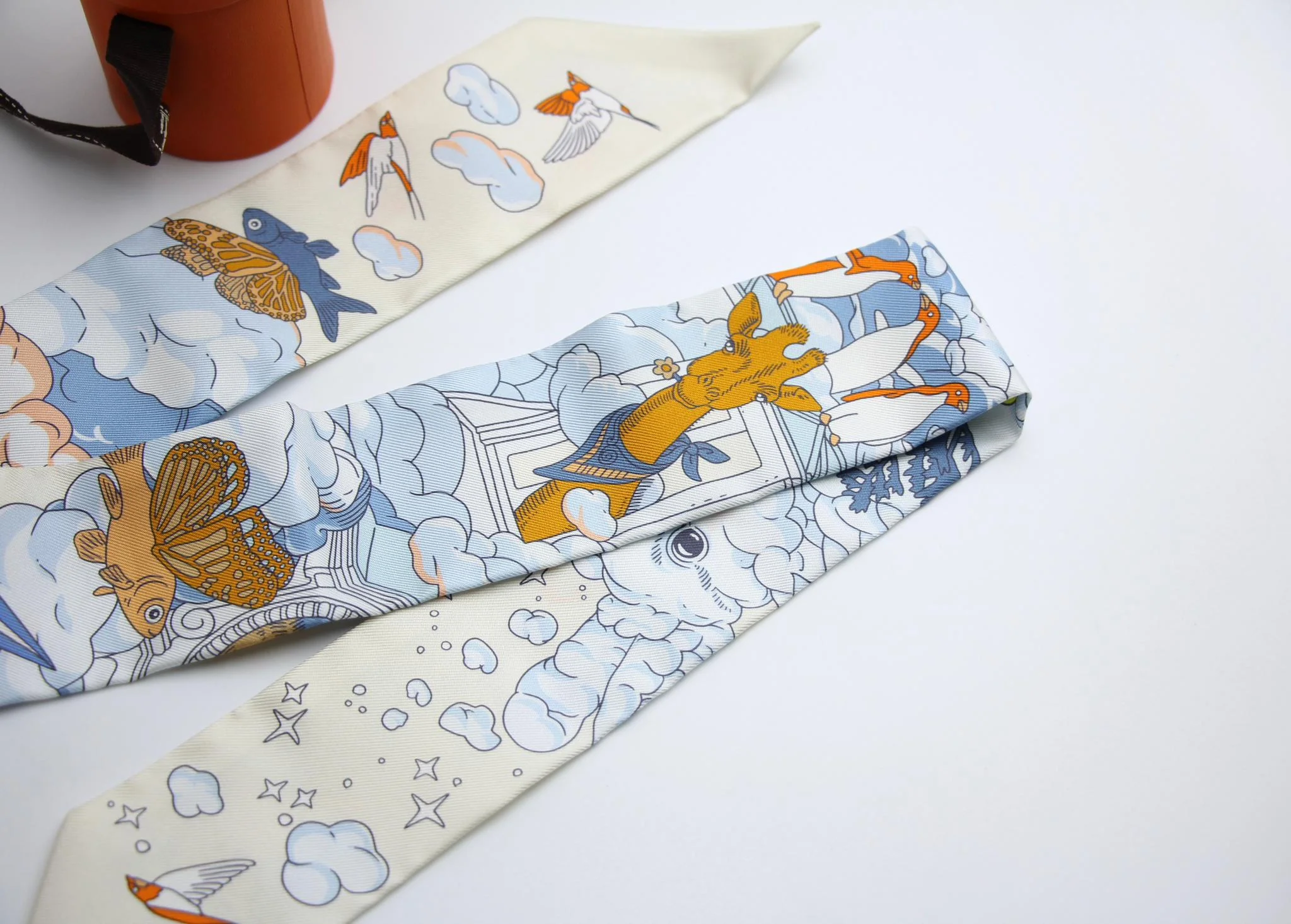 Hermès 100 Silk Sur Mon Nuage Twilly Creme Bleu Ciel Orange Scarf - Image 3