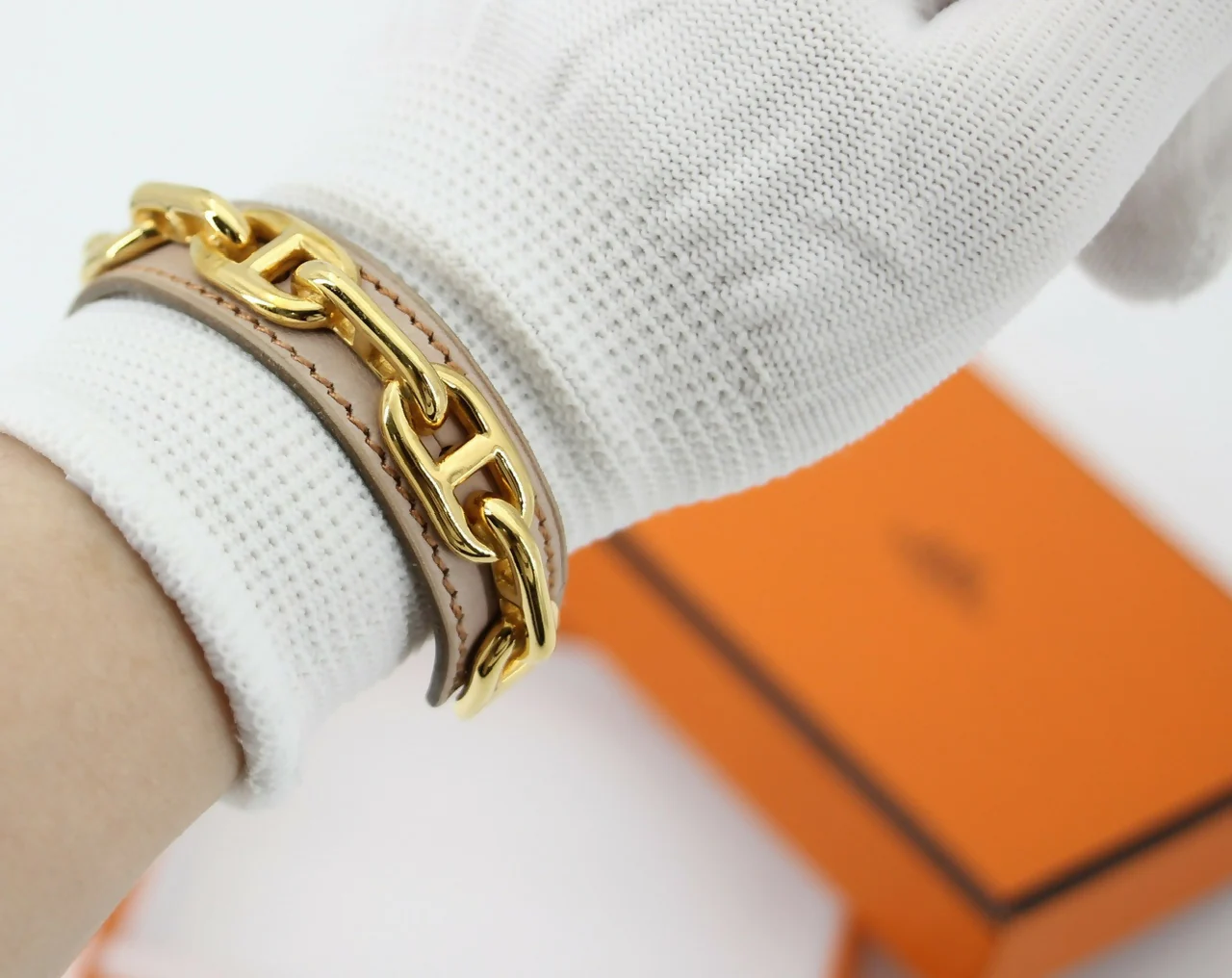 Hermes 2001 Leather and Metal Cuff Bracelet - Image 5