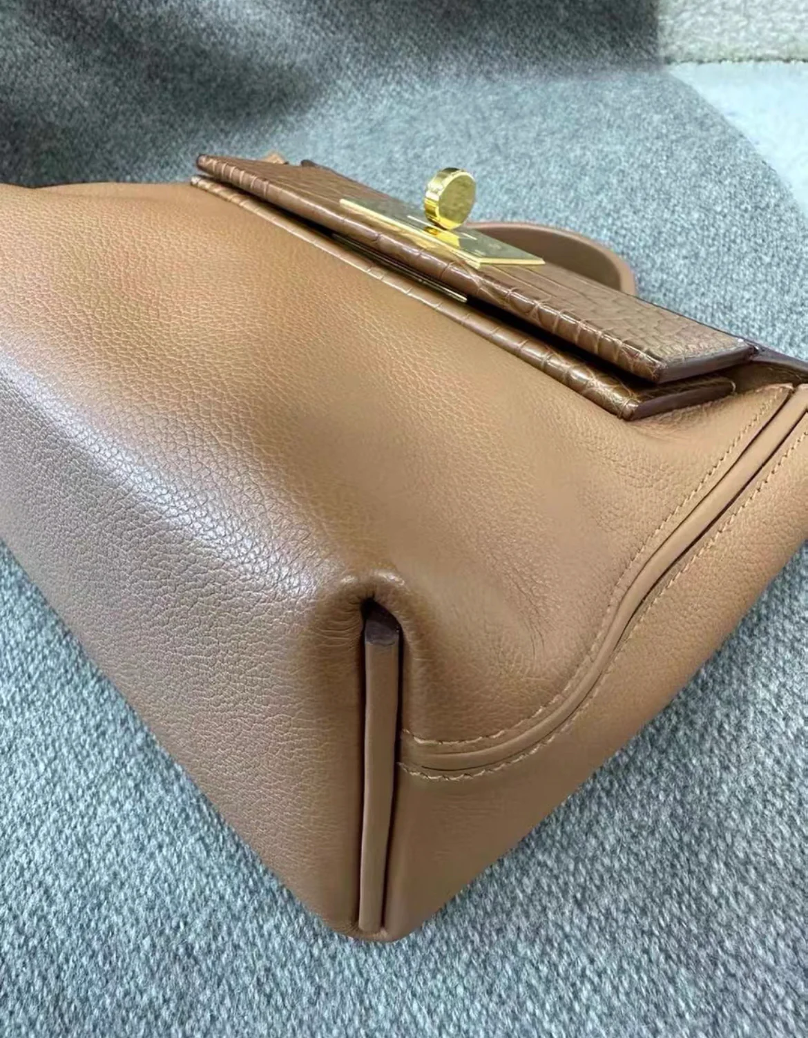 Hermès 24/24 Gold Veau Togo Touch Alligator Gold Hardware - Image 5