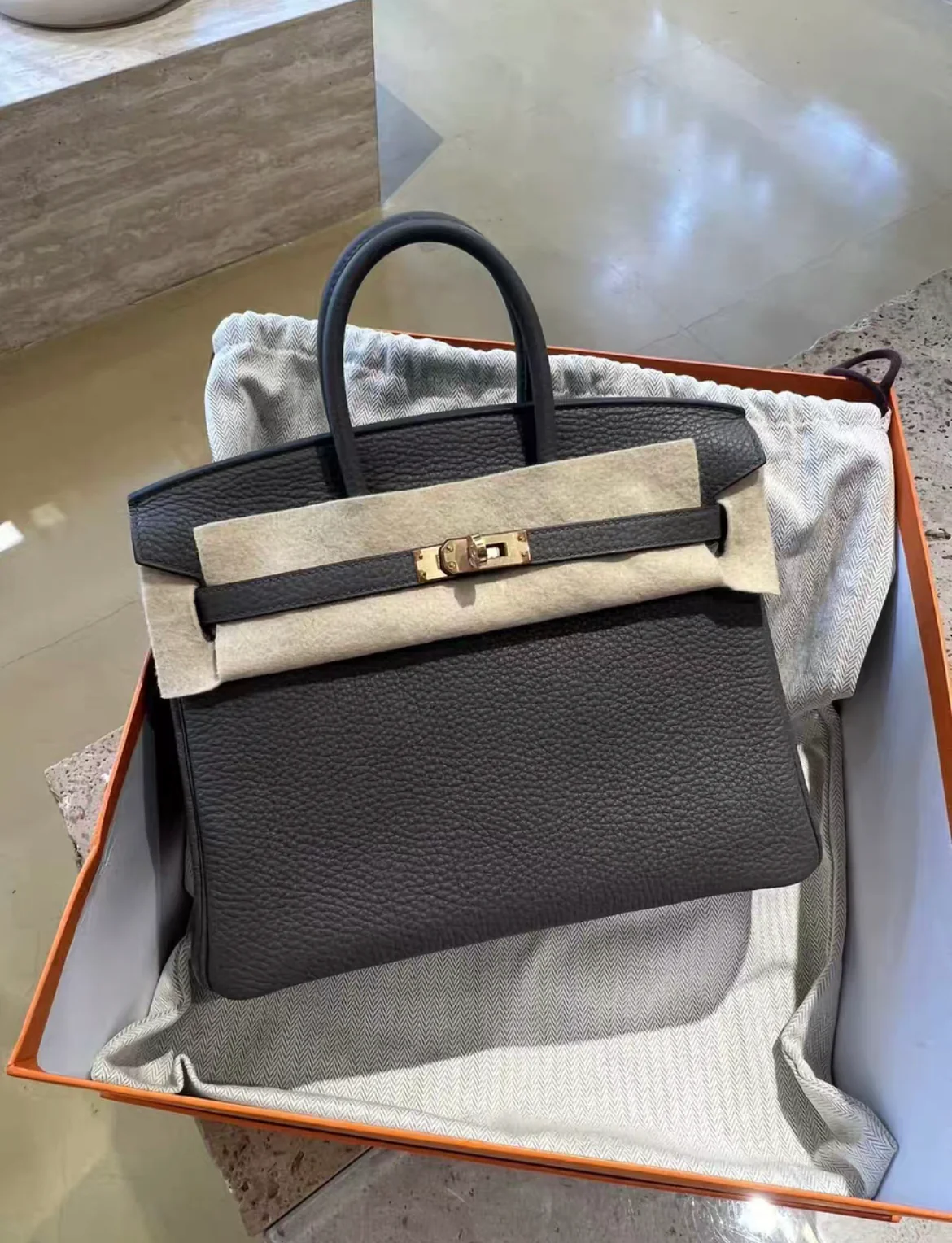 Hermès 25cm Birkin Black Togo Leather Gold Hardware - Image 2