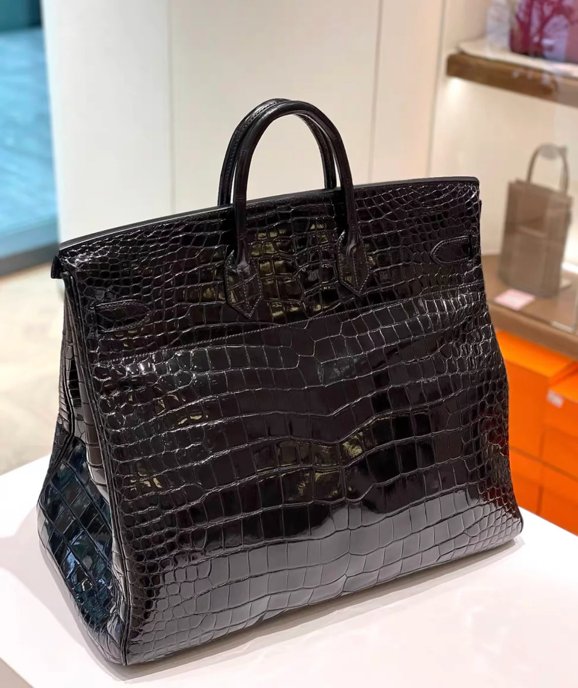 Hermès 50cm Birkin Black Shiny Porosus Crocodile Palladium Hardware - Image 2