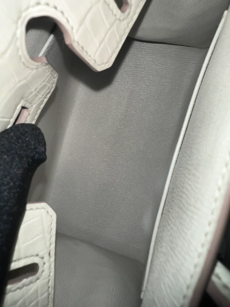 Hermes Birkin 20 8L Betton White Matte Alligator leather with palladium hardware - Image 2
