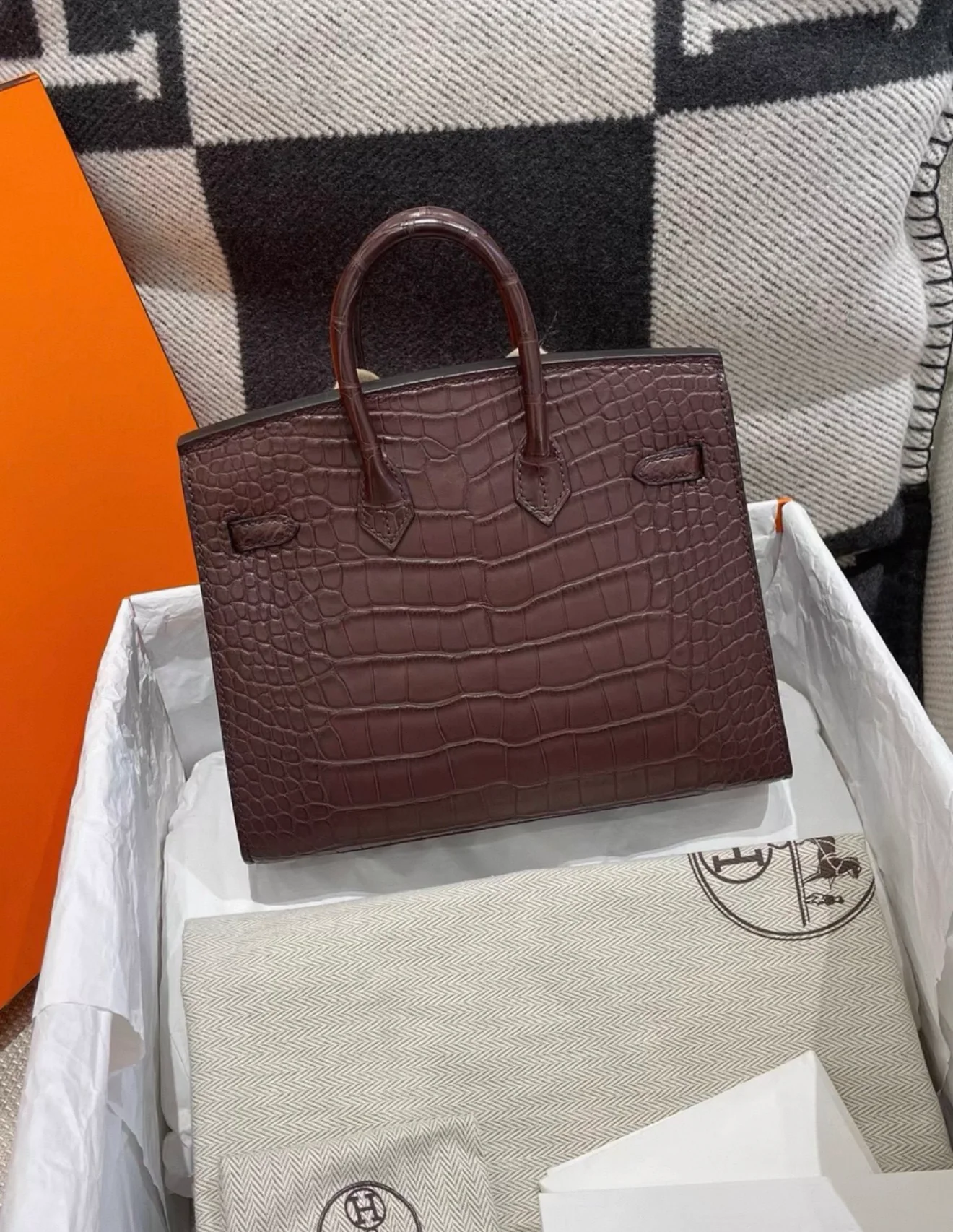Hermes Birkin 20 Havana Matte crocodile leather gold hardware - Image 2