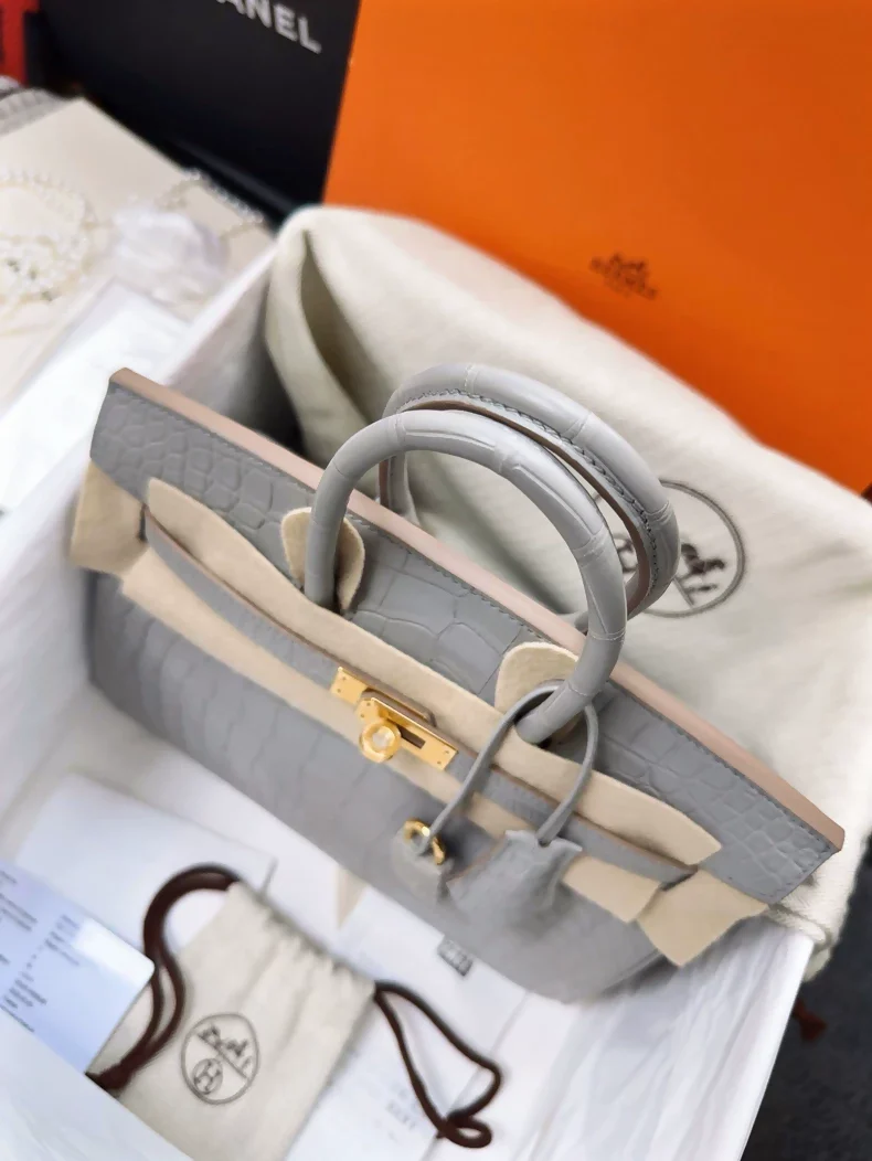 Hermes Birkin 25 0V Gris cement matte crocodile leather gold hardware - Image 3