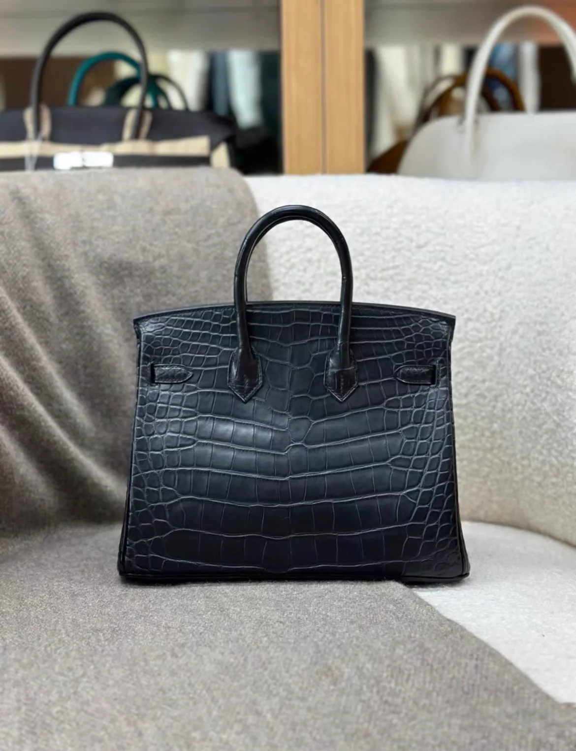 Hermès Birkin 25 Black Matte Crocodile leather Gold Hardware - Image 3