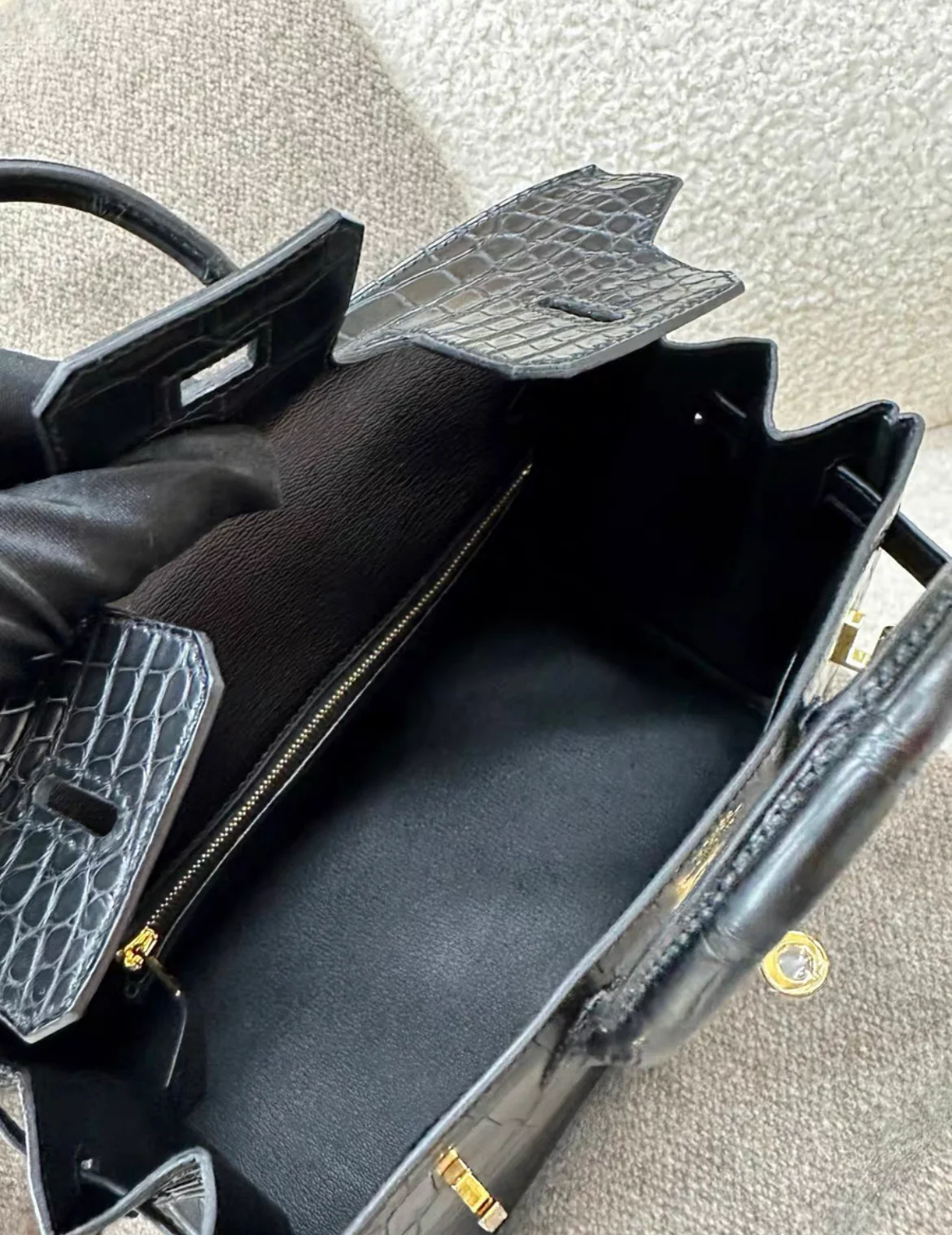Hermès Birkin 25 Black Matte Crocodile leather Gold Hardware - Image 9