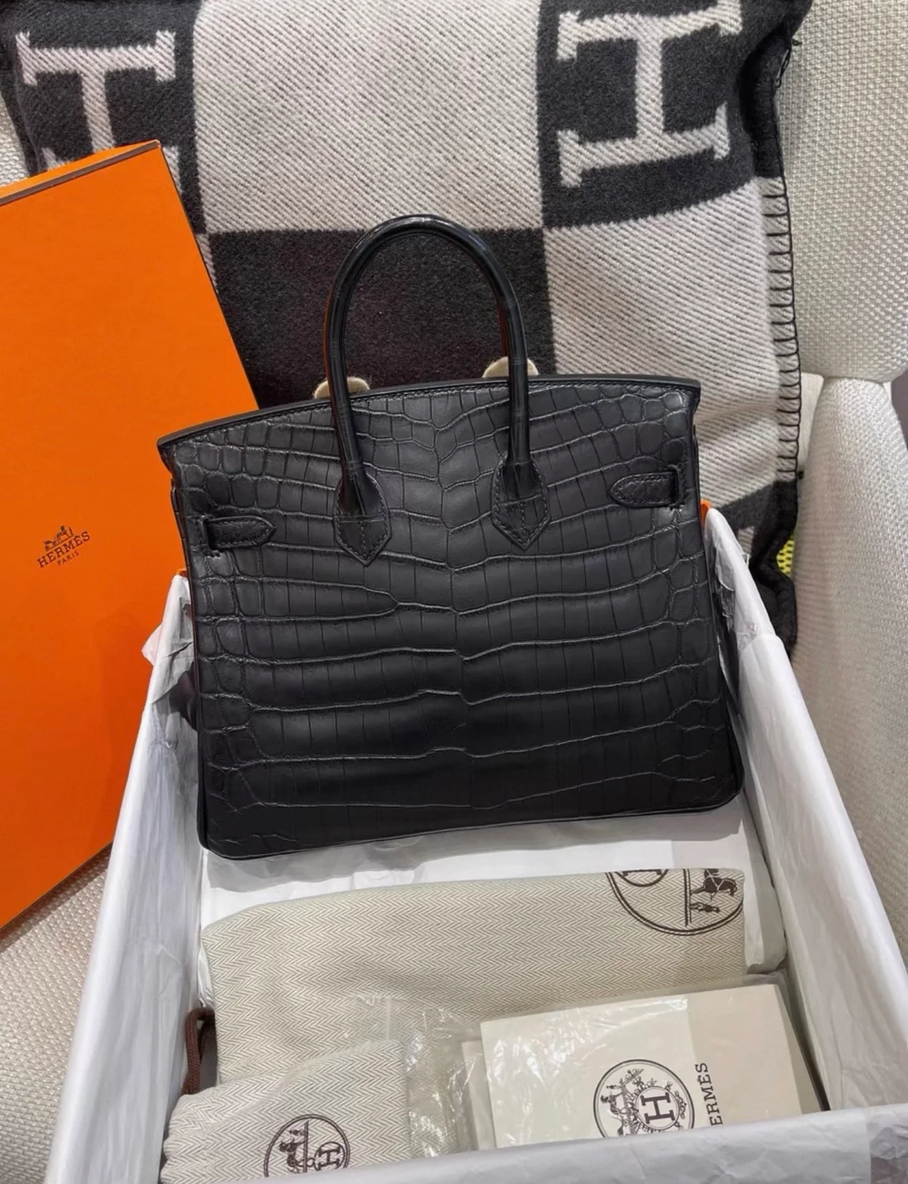 Hermes Birkin 25 Black Matte Crocodile Leather Palladium Hardware - Image 2