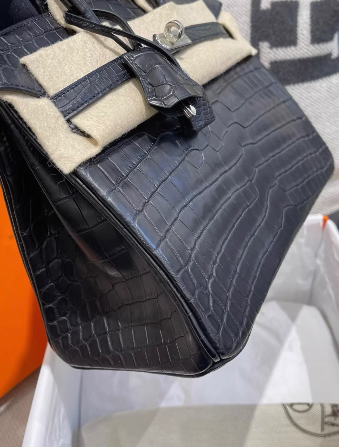 Hermes Birkin 25 Black Matte Crocodile Leather Palladium Hardware - Image 3