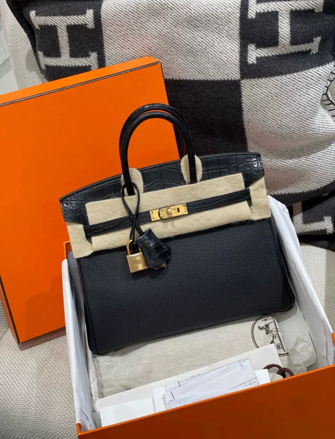 Hermès Birkin 25 black Shiny Alligator Touch Gold Hardware