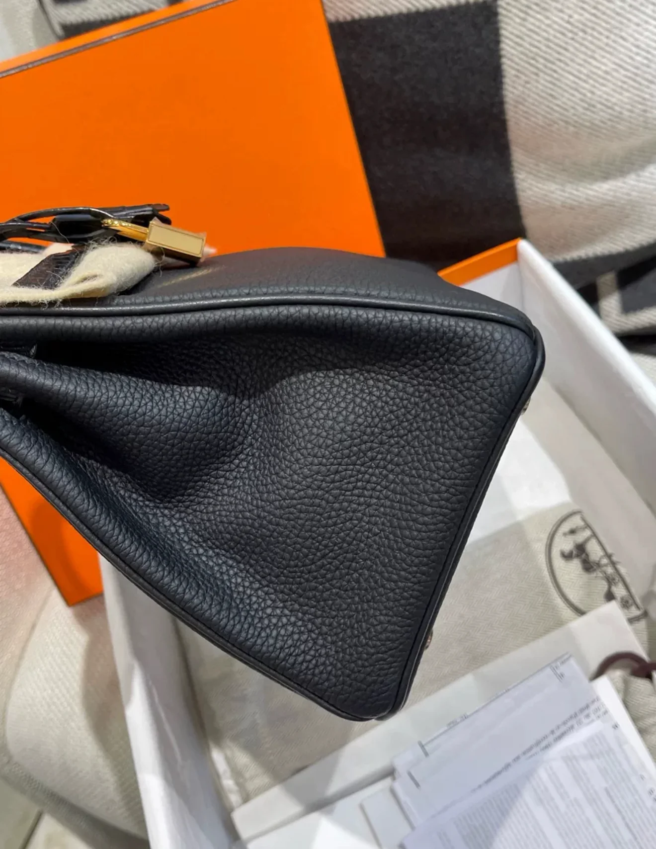 Hermès Birkin 25 black Shiny Alligator Touch Gold Hardware - Image 4
