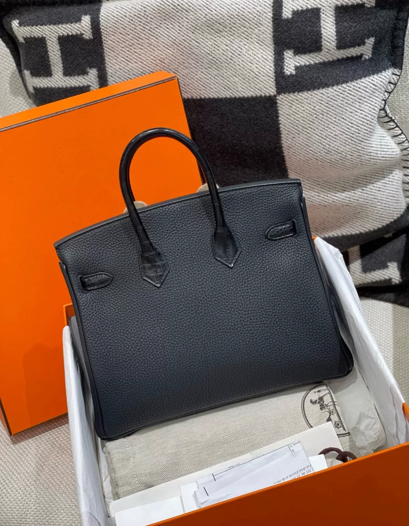 Hermès Birkin 25 black Shiny Alligator Touch Gold Hardware - Image 5