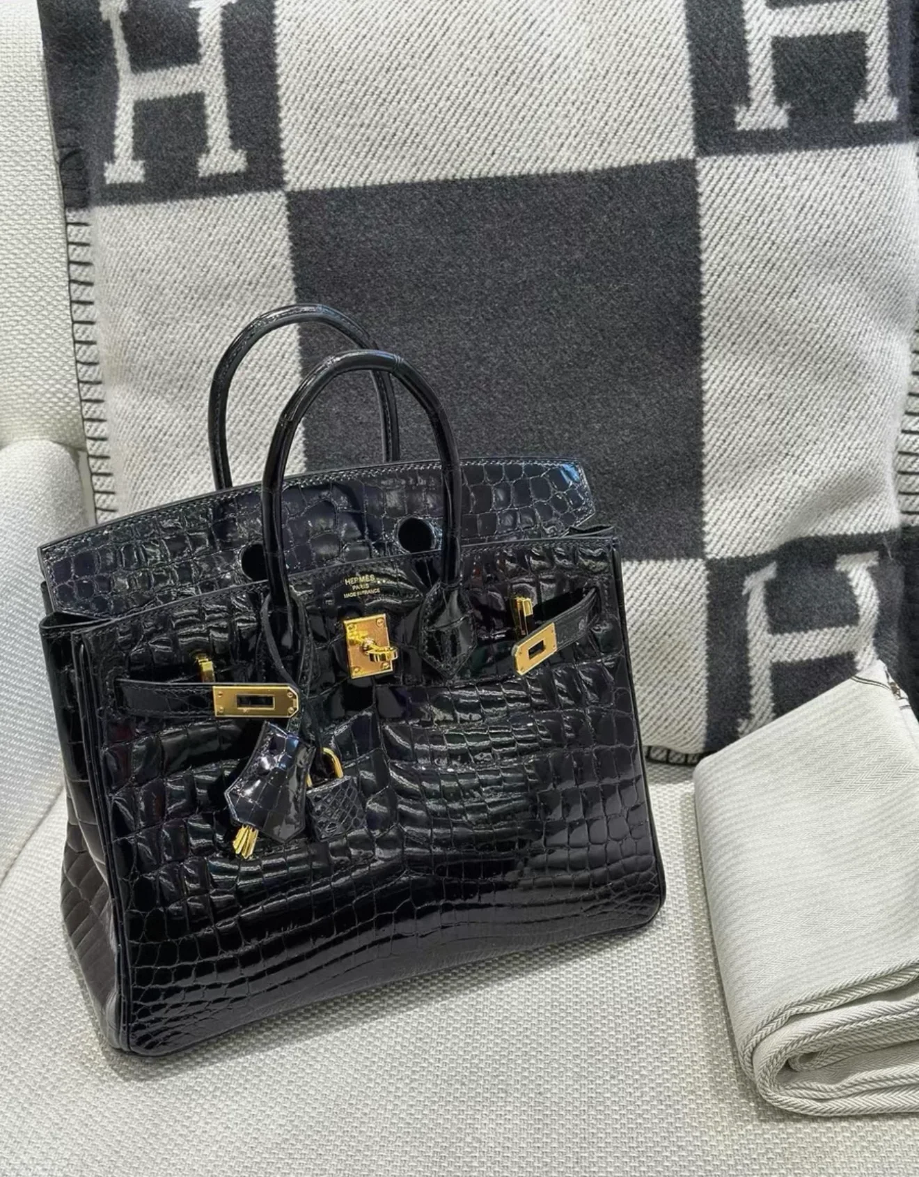 Hermes Birkin 25 Black Shiny Crocodile leather Gold Hardware