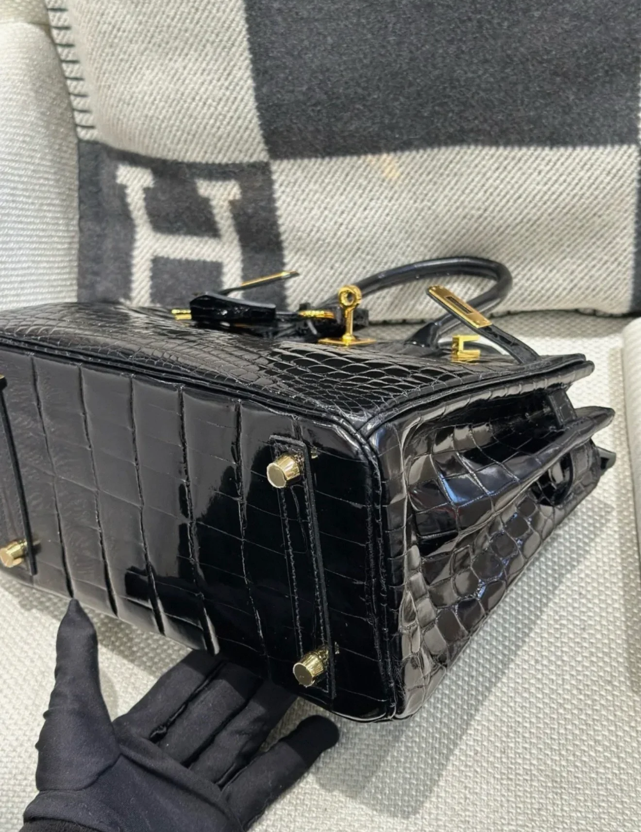 Hermes Birkin 25 Black Shiny Crocodile leather Gold Hardware - Image 5