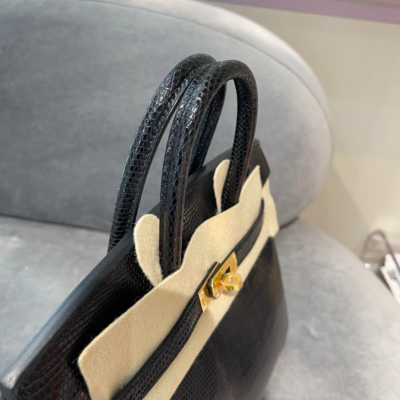 Hermes Birkin 25 Black Shiny Lizard Gold Hardware - Image 4