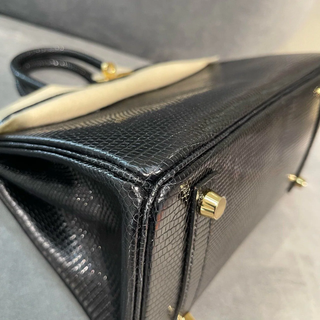 Hermes Birkin 25 Black Shiny Lizard Gold Hardware - Image 5