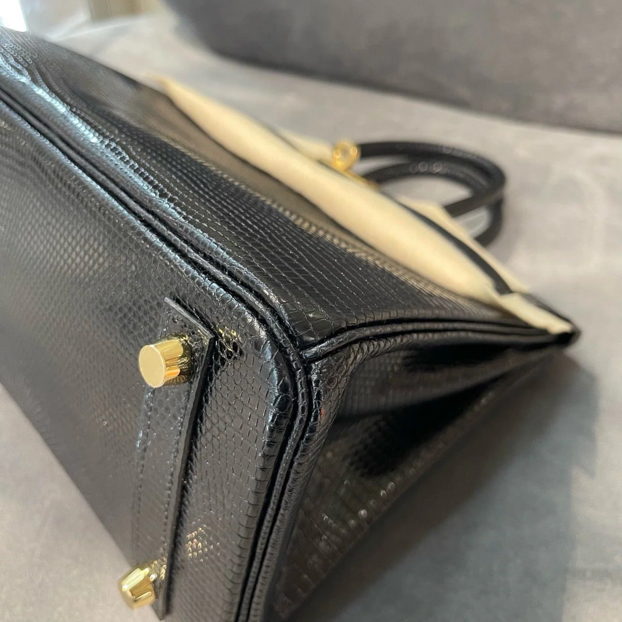 Hermes Birkin 25 Black Shiny Lizard Gold Hardware - Image 6